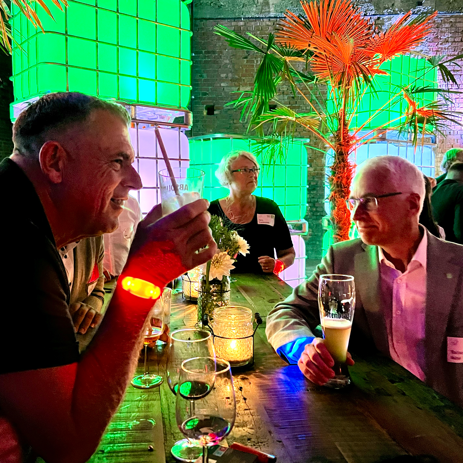 Stefan Lang im Austausch mit Norbert Neher anlässlich der 50-Jahr-Feier von NEHER in Rottweil